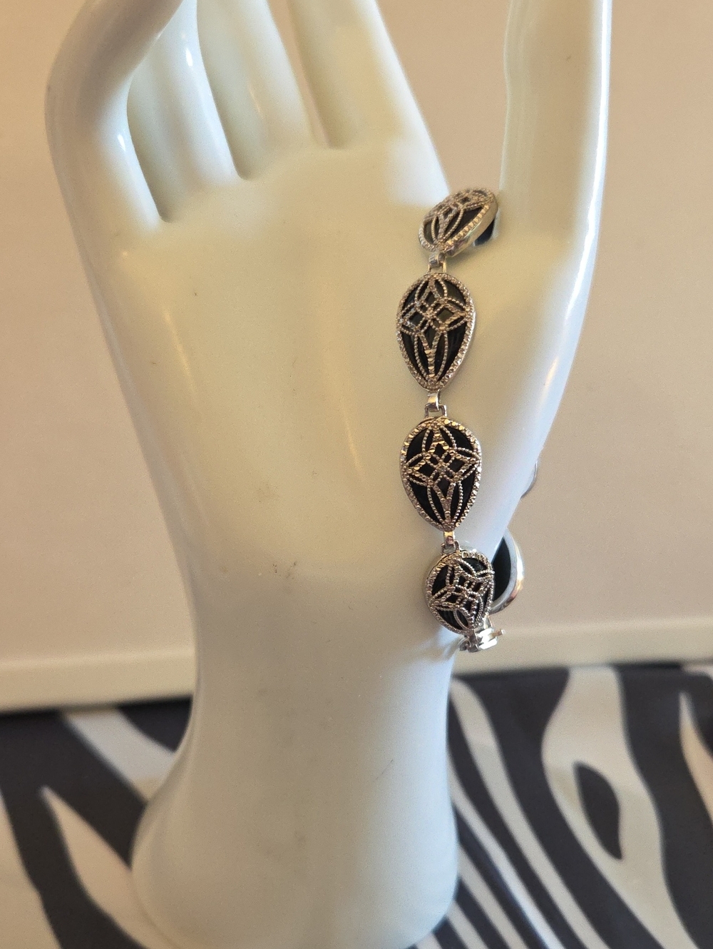 925 Filigree Link Bracelet with Black Onyx Cabachons
